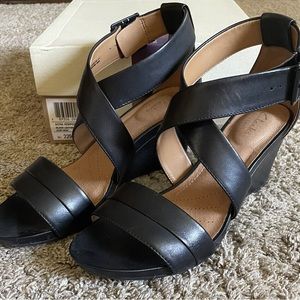 Clarks Women's Acina Newport Shoes Leather 2 3/4” Wedge Heels Black